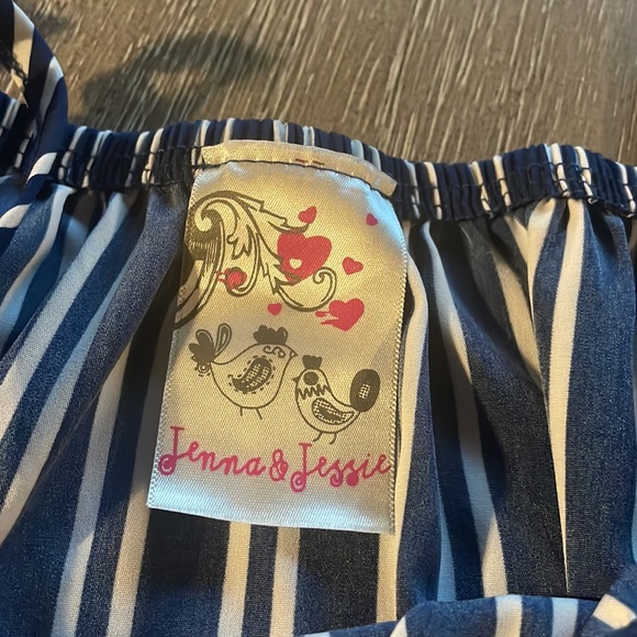 Open shoulder kids dress - Picture 3 of 4